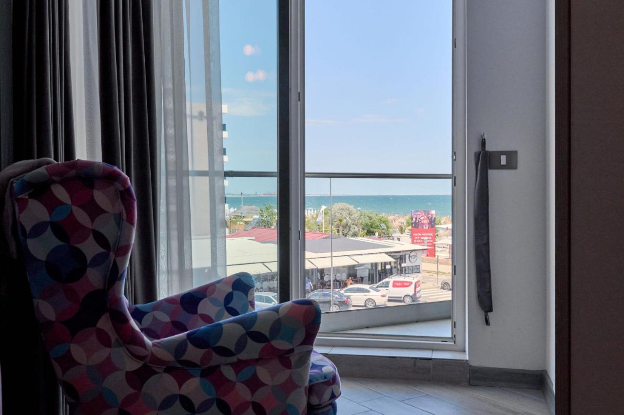 Beachfront 1Br Apartment- Spa N Pools Mamaia Bagian luar foto