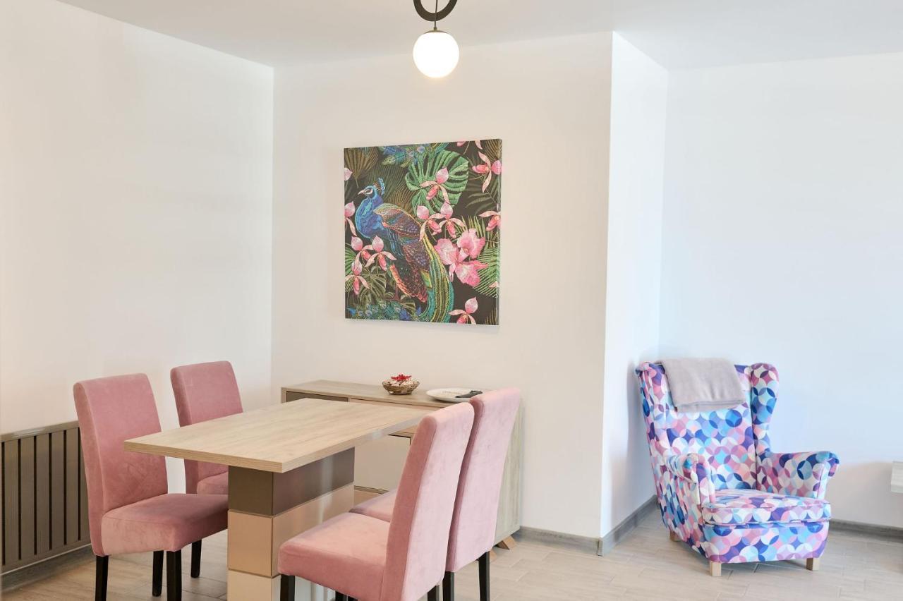 Beachfront 1Br Apartment- Spa N Pools Mamaia Bagian luar foto