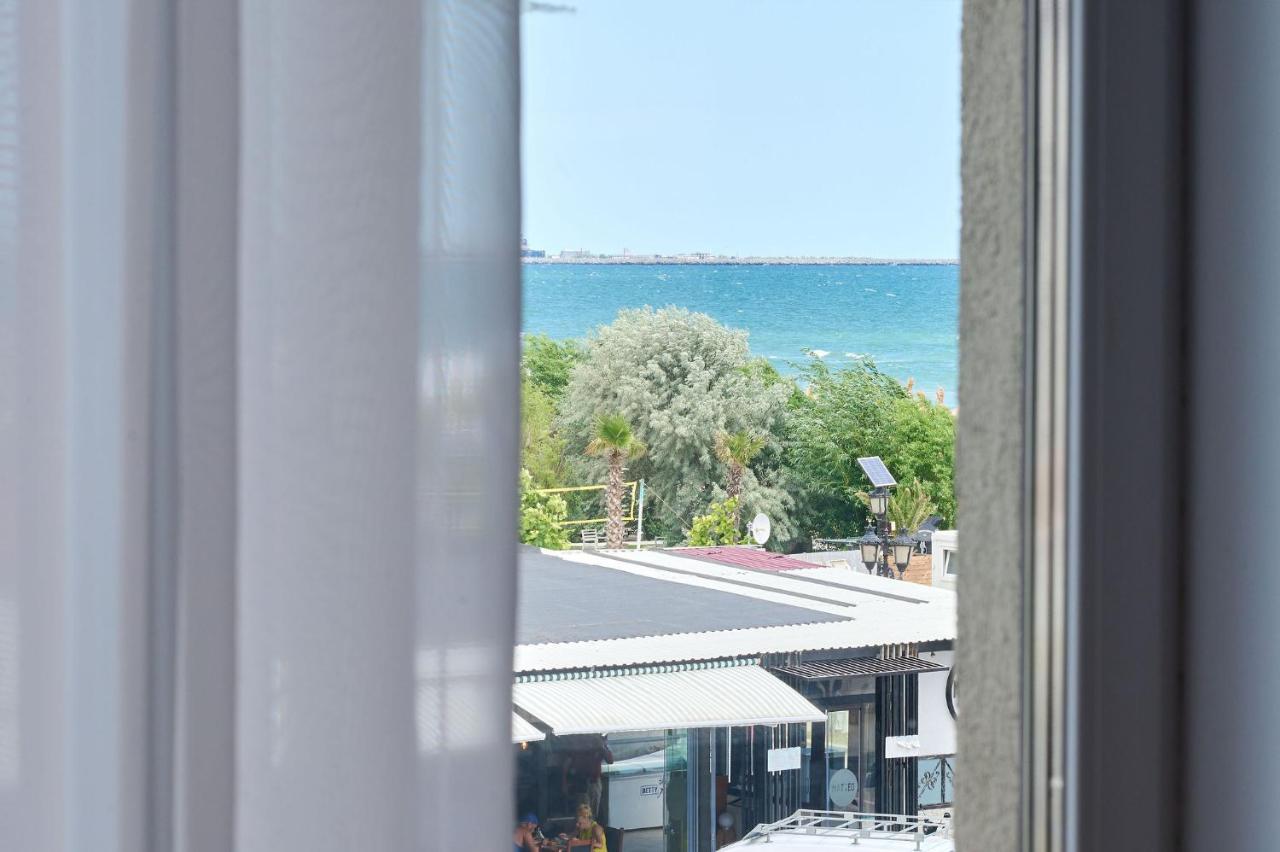 Beachfront 1Br Apartment- Spa N Pools Mamaia Bagian luar foto