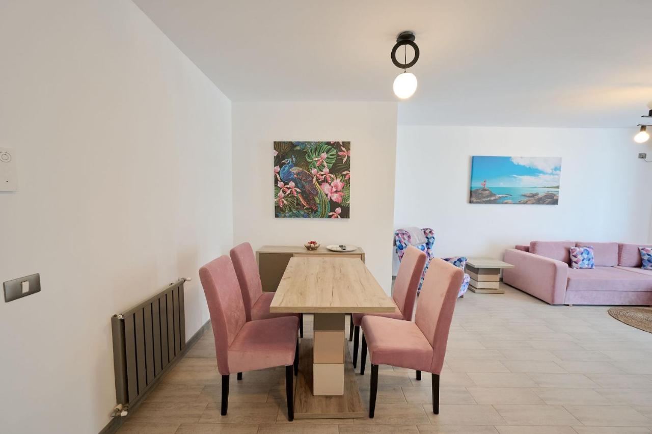Beachfront 1Br Apartment- Spa N Pools Mamaia Bagian luar foto