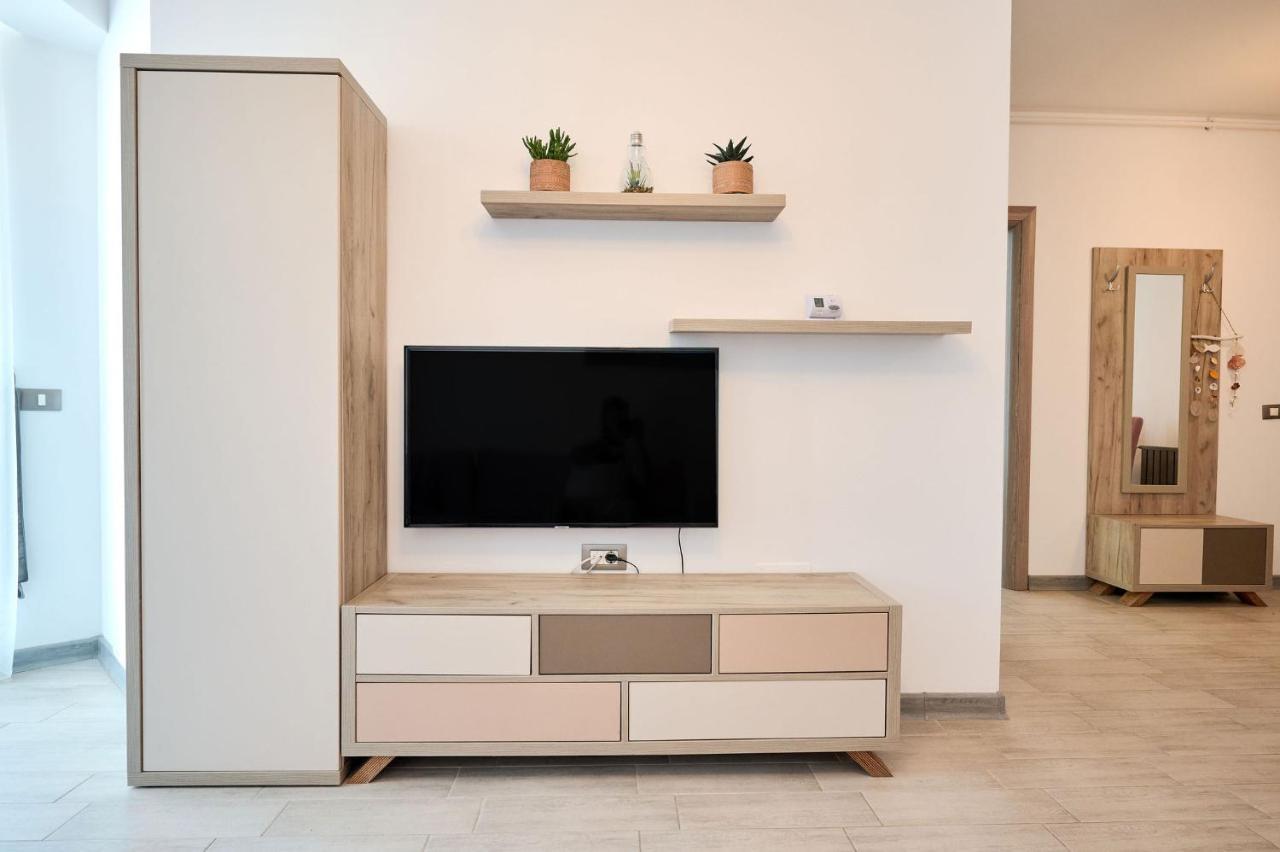 Beachfront 1Br Apartment- Spa N Pools Mamaia Bagian luar foto